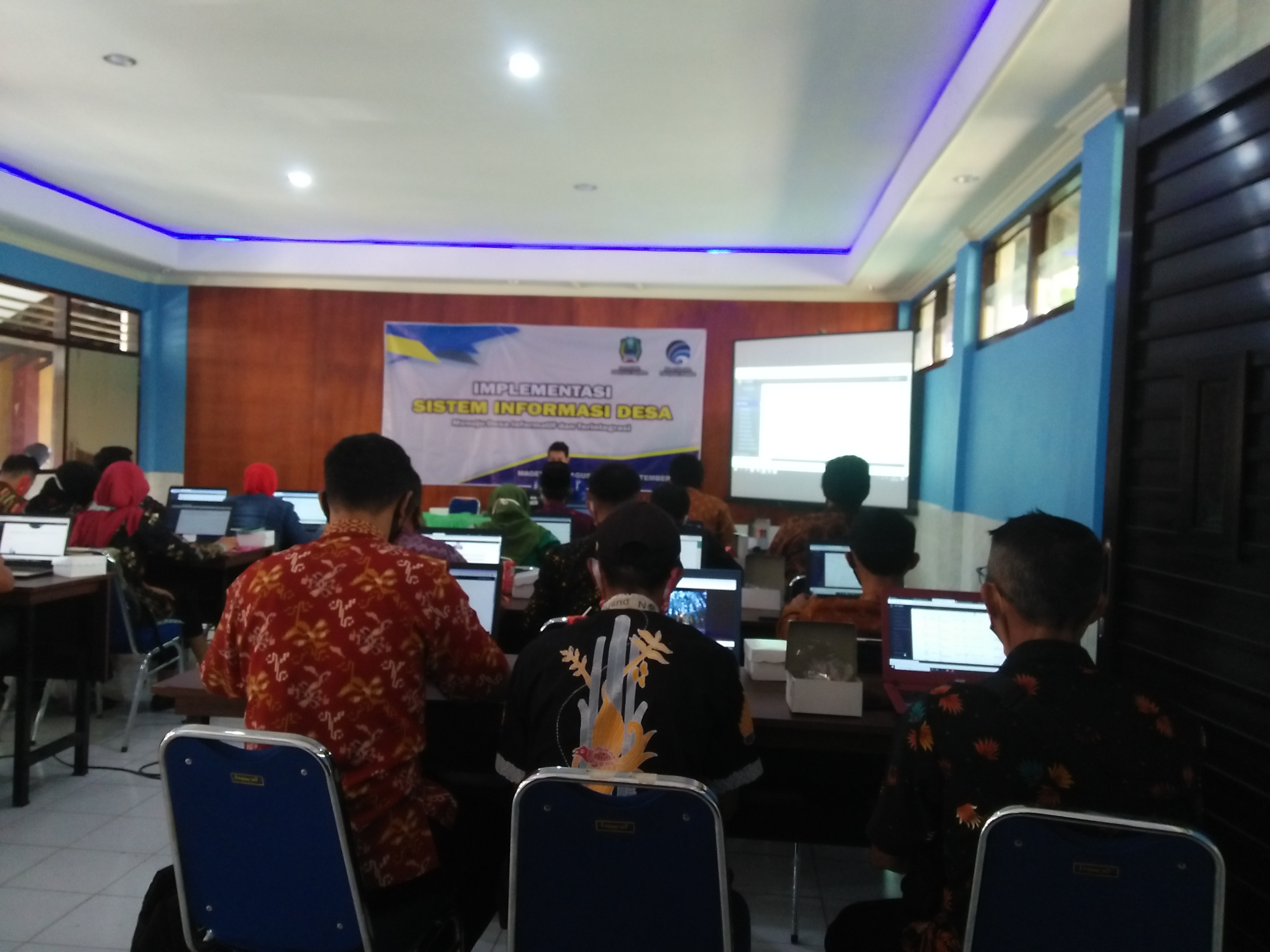 TENTANG PELATIHAN IMPLEMENTASI SISTEM INFORMASI DESA